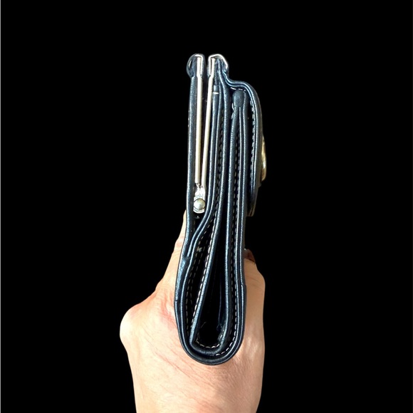 Vintage Dooney and Bourke Wallet with Kiss Lock Closure - Picture 6 of 9